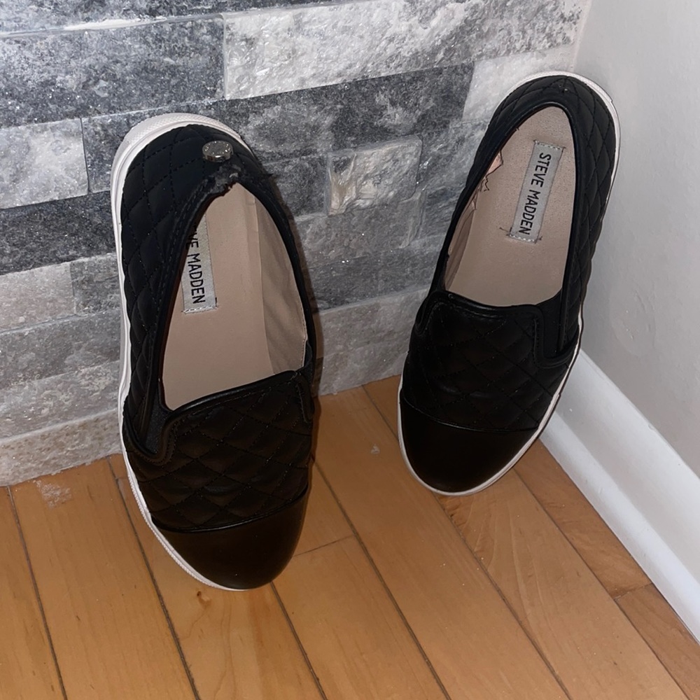 Women’s size 6 Steve Madden black slip on shoes